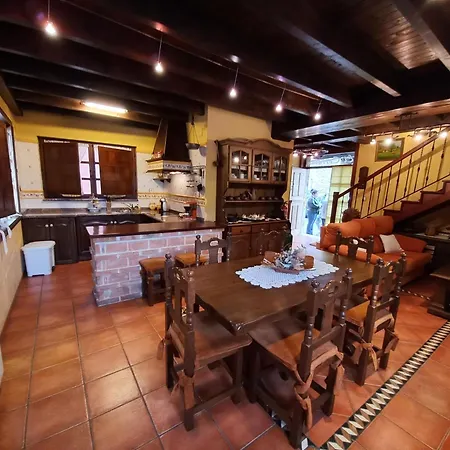 Feriehus El Corralon Con Vistas A La Montana Bello (Aller)