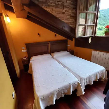 El Corralon Con Vistas A La Montana Bello (Aller)