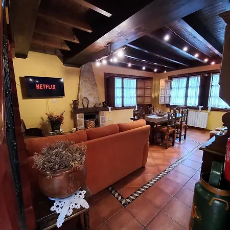 Feriehus El Corralon Con Vistas A La Montana Bello (Aller)