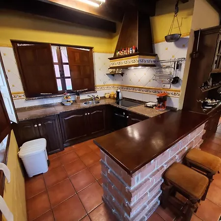 El Corralon Con Vistas A La Montana * Bello (Aller)