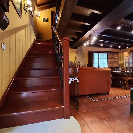 Feriehus El Corralon Con Vistas A La Montana Bello (Aller)