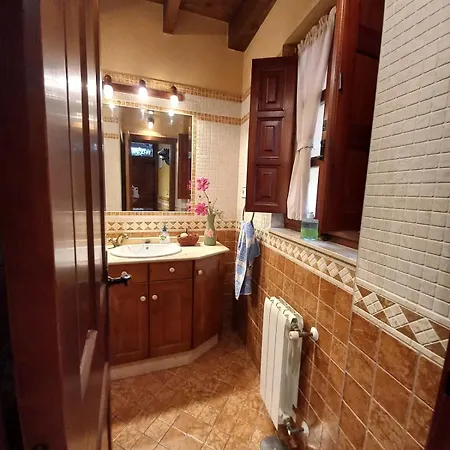 El Corralon Con Vistas A La Montana * Bello (Aller)